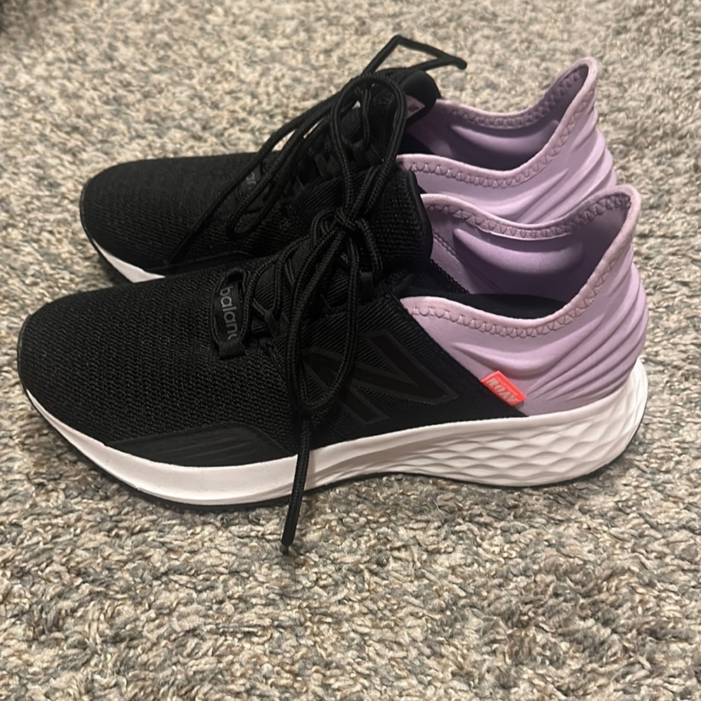 New Balance Fresh Foam Roav black/purple